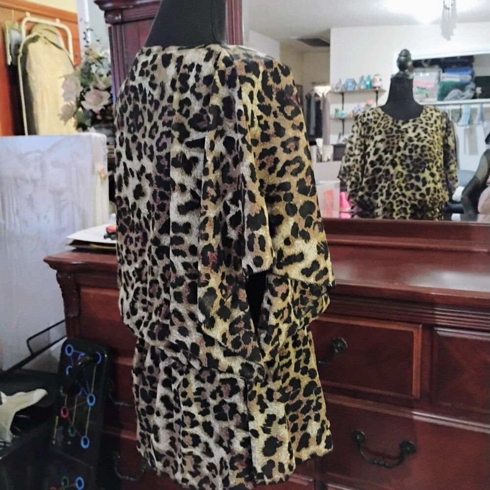 Leopard Print Sleeveless Draped Blouse - Picture 4 of 7